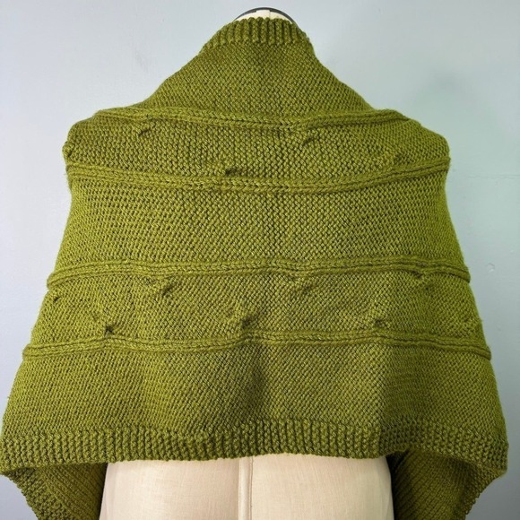 Handmade Moss Green Cable Knit Sweater Shawl Wrap Oversized Button Closure OSFM - Picture 7 of 12